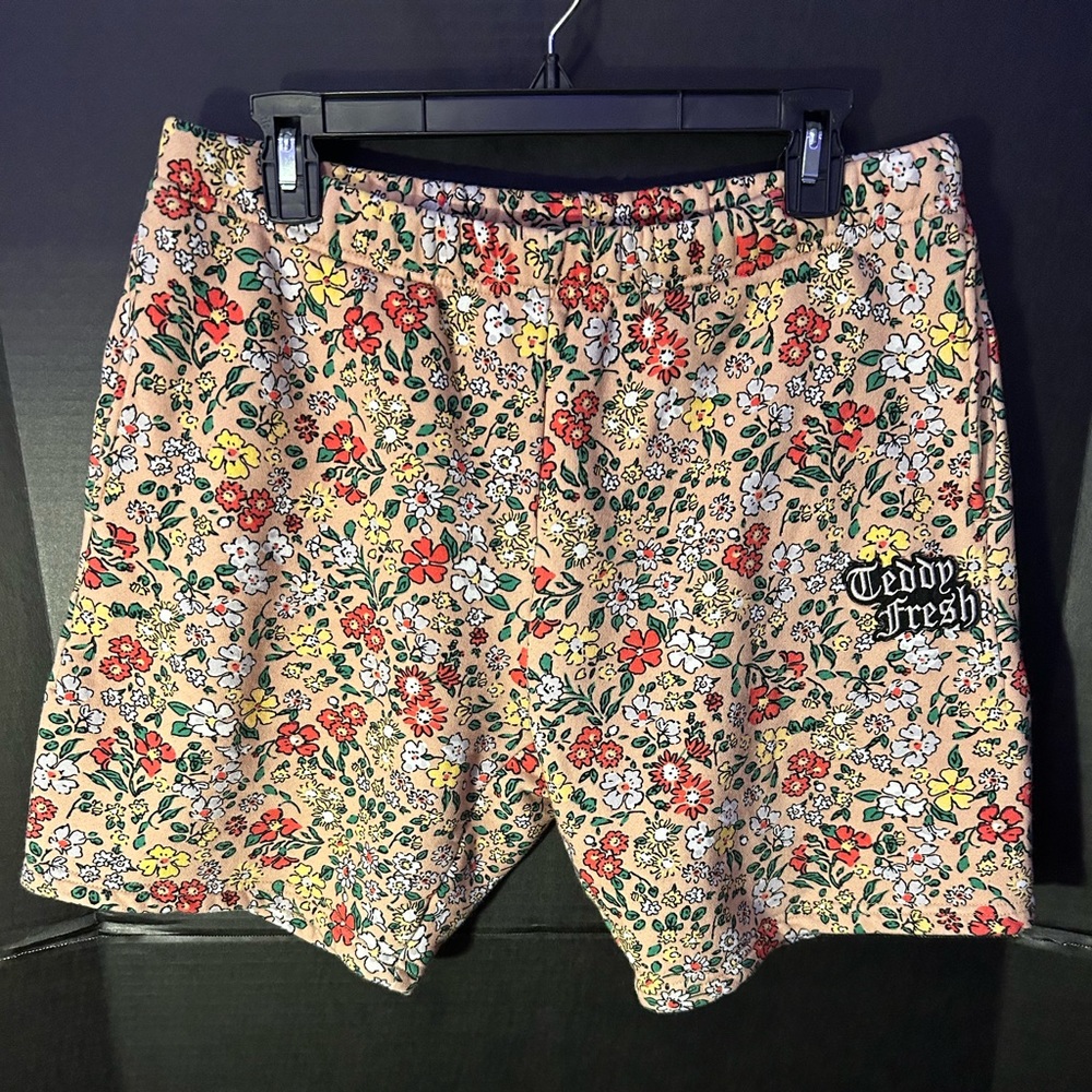 Women’s Teddy Fresh Grandma Floral Beige Shorts Sz M